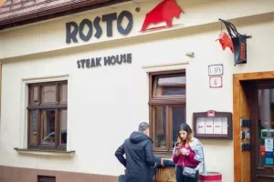 Γεύμα στους εκπροσώπους των ΜΜΕ (Φώτος)