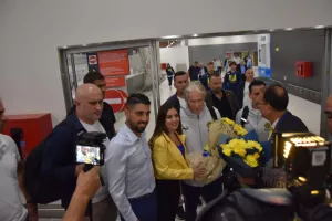 Υποδοχή για Φενέρ στο αεροδρόμιο Λάρνακας (φώτος)