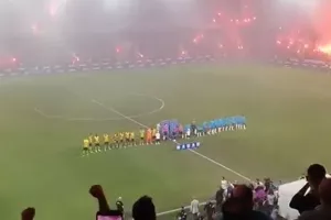 (BINTEO) Ιστορική-καυτή είσοδος στην "Αγιά Σοφιά - OPAP Arena"