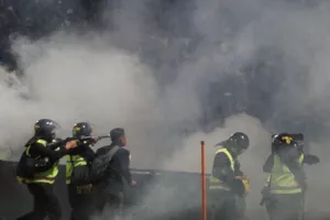 Σοκάρει το μακελειό στο γήπεδο (φώτος/βίντεο)