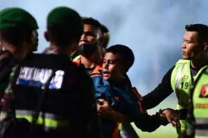 Σοκάρει το μακελειό στο γήπεδο (φώτος/βίντεο)