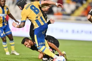 ΑΠΟΕΛ - ΑΕΚ: Ο Δώνης του χάρισε την μεγάλη νίκη που έψαχνε! (φώτος)