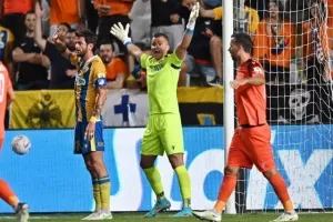ΑΠΟΕΛ - Καρμιώτισσα: Στραβοπάτημα υπό το βλέμμα Μιλόγεβιτς (φώτος)