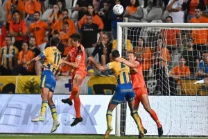 ΑΠΟΕΛ - Καρμιώτισσα: Στραβοπάτημα υπό το βλέμμα Μιλόγεβιτς (φώτος)
