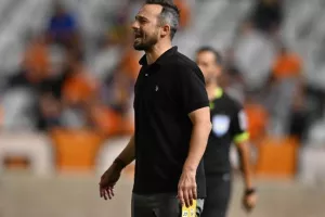 ΑΠΟΕΛ - Καρμιώτισσα: Στραβοπάτημα υπό το βλέμμα Μιλόγεβιτς (φώτος)