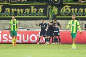 ΑΕΚ - Φενέρ: Προσπάθησε αλλά ηττήθηκε... από τα 11 βήματα (φώτος)