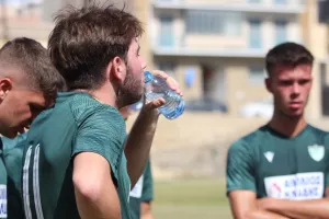 Φώτος από τον καύσωνα του Σαββάτου στα γήπεδα