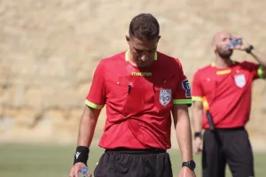 Φώτος από τον καύσωνα του Σαββάτου στα γήπεδα