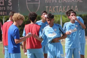 Φώτος από τον καύσωνα του Σαββάτου στα γήπεδα
