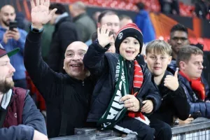 (ΦΩΤΟΣ) Οι Ομονοιάτες στο Old Trafford 