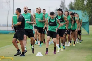 (ΦΩΤΟΣ/ΚΕΡΚΙΔΑ) Η τελευταία της Ομόνοιας πριν την United 