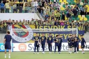 ΑΕΚ - Φενέρ: Προσπάθησε αλλά ηττήθηκε... από τα 11 βήματα (φώτος)
