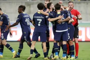 ΑΕΚ - Φενέρ: Προσπάθησε αλλά ηττήθηκε... από τα 11 βήματα (φώτος)