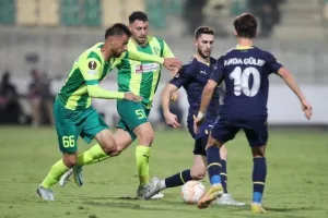 ΑΕΚ - Φενέρ: Προσπάθησε αλλά ηττήθηκε... από τα 11 βήματα (φώτος)