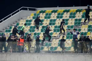 Ένταση στην Αρένα μετά το τέλος (φώτος)