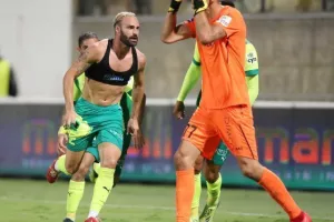 ΑΕΚ - Ολυμπιακός: Γλίτωσε το... έμφραγμα με σούπερ - Ιβάν στο φινάλε! (Φώτος)