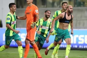ΑΕΚ - Ολυμπιακός: Γλίτωσε το... έμφραγμα με σούπερ - Ιβάν στο φινάλε! (Φώτος)