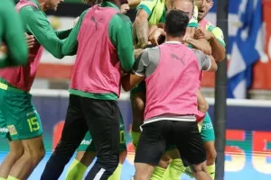 ΑΕΚ - Ολυμπιακός: Γλίτωσε το... έμφραγμα με σούπερ - Ιβάν στο φινάλε! (Φώτος)