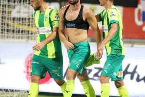 ΑΕΚ - Ολυμπιακός: Γλίτωσε το... έμφραγμα με σούπερ - Ιβάν στο φινάλε! (Φώτος)