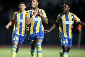 Απόλλων - ΑΠΟΕΛ: Στις καθυστερήσεις... σπουδαίο "διπλό" με Μαρκίνιος! (φώτος)
