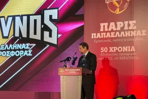 Πάρις Παπαέλληνας: Μια υπέροχη βραδιά για τα 50 χρόνια προσφοράς! (βίντεος/φώτος)