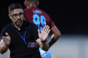 ENΠ - Νέα Σαλαμίνα: "Βυσσινί" τρίποντο με Ρουσιά και Ντα Σίλβα! (φώτος)