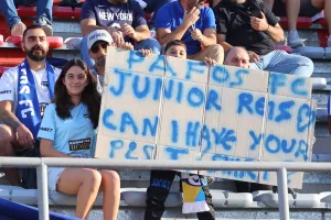 (Φωτορεπορτάζ) Ο κόσμος στο Αμμόχωστος-Επιστροφή