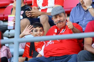 (Φωτορεπορτάζ) Ο κόσμος στο Αμμόχωστος-Επιστροφή