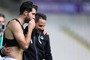 Χειροκρότημα από τον κόσμο, φανέλα ο Καρίμ και αγκαλιές στους παίκτες από Γιανίκ (βίντεο/φώτος)