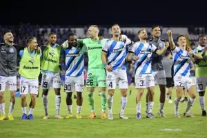 Ανόρθωση - Απόλλωνας: Πίττας... από αέρος και επιστροφή στην κορυφή! (Φώτος)