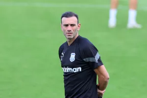 Με... μπλοκάκι ο Καταλά (φώτο)