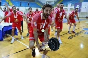 Ανατροπή και... ερυθρόλευκο το Σούπερ Καπ! (Φώτος)