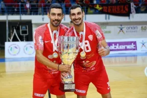 Ανατροπή και... ερυθρόλευκο το Σούπερ Καπ! (Φώτος)