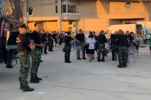 Διακριτική παρουσία (Φώτος)