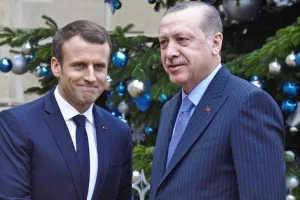 Άθλιες οι σχέσεις Ερντογάν-Μακρόν: «Οι σύζυγοί μας συνεννοούνται μια χαρά, εμείς όχι»