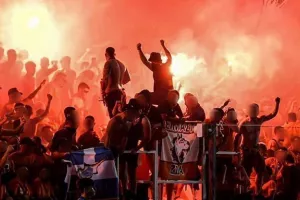 Πορτοκαλί/ "Σε αγαπώ και να σ' αφήσω μόνο δεν μπορώ"