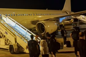 Επέστρεψε και... σκέφτεται Ανόρθωση 