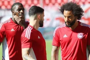 Σκέφτεται τριάδα στα στόπερ ο Μίτσελ - «Παίζει» του ο Αμπουμπακάρ
