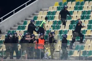 Ένταση στην Αρένα μετά το τέλος (φώτος)