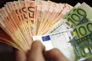 Λεμεσός: Του υποσχέθηκαν να μετατρέψουν τα 50ευρα σε 100ευρα με... σκόνη!