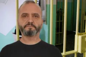 Προκλητικός Μίχος: Το παίζει παράγοντας στην φυλακή, «έσκασε» με 3.000 ευρώ