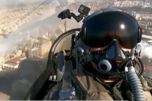 Ρίγη συγκίνησης από το μήνυμα του πιλότου της «Ζευς»