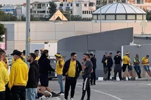 Κίτρινο... το "Στέλιος Κυριακίδης"! (Φώτος)