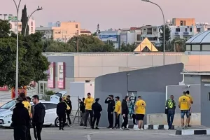 Κίτρινο... το "Στέλιος Κυριακίδης"! (Φώτος)