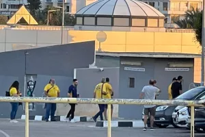 Κίτρινο... το "Στέλιος Κυριακίδης"! (Φώτος)