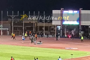Άσχημες εικόνες στο Τσίρειο/ Οπαδοί στο γήπεδο, επεισόδια και ολιγόλεπτη ΔΙΑΚΟΠΗ