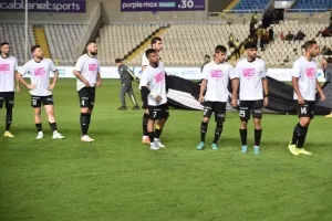 Eίσοδος με πανό και φανέλες Εuropa Donna: Διεκδικούμε το «Δικαίωμα στη Λήθη»