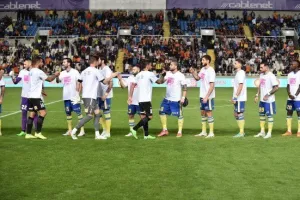 Eίσοδος με πανό και φανέλες Εuropa Donna: Διεκδικούμε το «Δικαίωμα στη Λήθη»