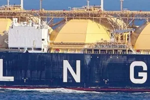 Δεκάδες πλοία LNG συνωστίζονται σε ευρωπαϊκά λιμάνια και δεν μπορούν να ξεφορτώσουν