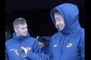 Pre - match περπάτημα για την Άλκμααρ (βίντεο)
